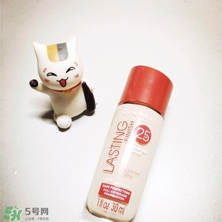 rimmel芮謎粉底液紅瓶藍瓶哪個好？rimmel粉底液紅藍瓶對比