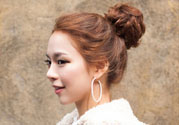 假發(fā)怎么扎丸子頭？假發(fā)丸子頭包怎么帶