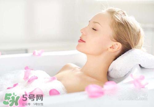 牛奶浴多久泡一次最好？牛奶浴一次泡多久？