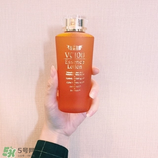 城野醫(yī)生vc100化妝水和城野醫(yī)生收斂水哪個(gè)好？對(duì)比