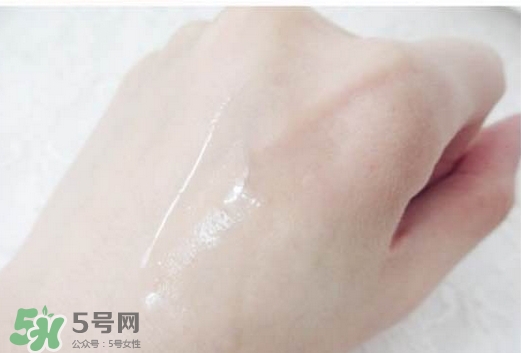 美容液是化妝水嗎？美容液和化妝水的區(qū)別
