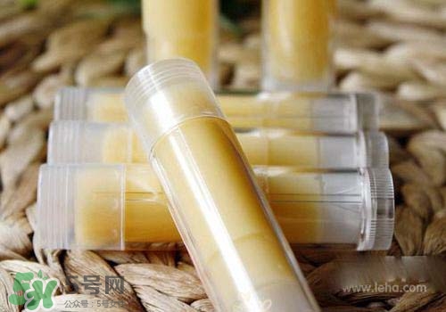潤唇膏可以增長睫毛嗎？潤唇膏怎樣增長睫毛？