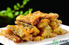 面粉炸魚怎么做？怎么用面粉炸魚？