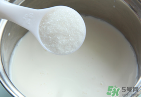 面糊用熱水還是涼水？面糊是用熱水調(diào)還是用涼水調(diào)？
