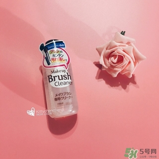 大創(chuàng)化妝刷清洗劑怎么用？大創(chuàng)化妝刷清洗劑使用方法