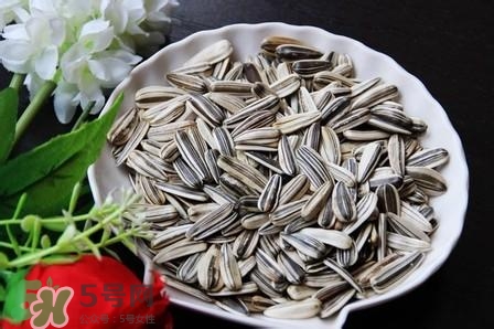 吃瓜子會口腔潰瘍嗎？口腔潰瘍可以吃瓜子嗎？