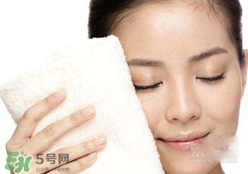 熱毛巾敷臉能祛痘嗎？長(zhǎng)痘怎么用熱毛巾敷臉？