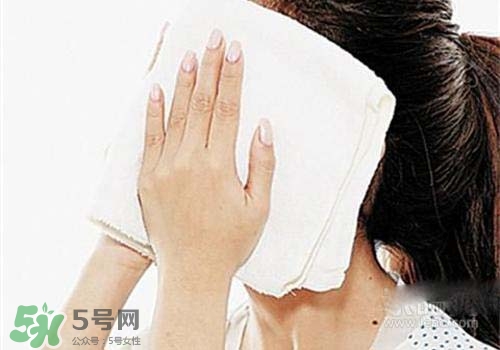 熱毛巾敷臉能祛痘嗎？長(zhǎng)痘怎么用熱毛巾敷臉？
