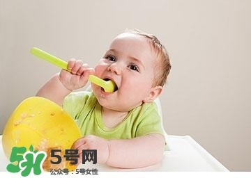 寶寶輔食一天吃幾次？寶寶每天吃輔食次數(shù)