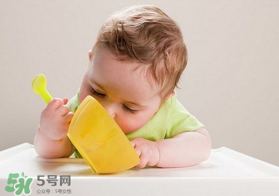 寶寶輔食一天吃幾次？寶寶每天吃輔食次數(shù)
