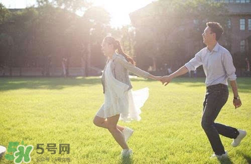 拍婚紗照可以戴眼鏡嗎？拍婚紗照戴眼鏡好不好？