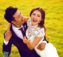 拍婚紗照可以戴眼鏡嗎？拍婚紗照戴眼鏡好不好？