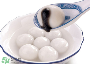 元宵面用涼水還是熱水？元宵是用熱水還是冷水調(diào)面粉？