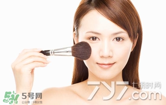 修容膏和修容粉哪個(gè)好用？新手用修容粉好還是膏好？