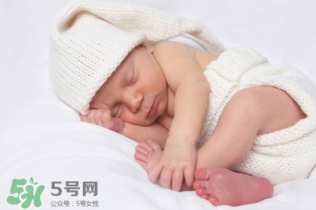 3月份的新生兒穿什么衣服？三月份寶寶穿什么衣服？