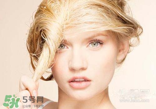 染發(fā)前可以洗頭嗎？染發(fā)前洗頭好還是不洗頭好？