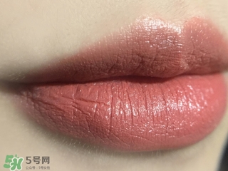 mac唇膏奶茶色是幾號(hào)？mac唇膏mocha試色