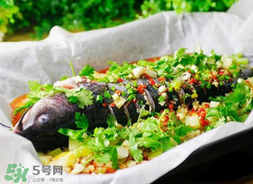 紙包魚用的什么紙？做紙包魚的紙什么紙？