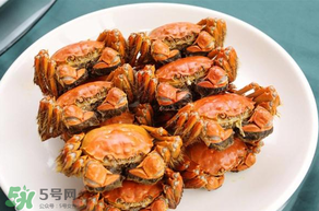 春天吃螃蟹應該選公的好還是母的好？春天螃蟹是公的好還是母的？