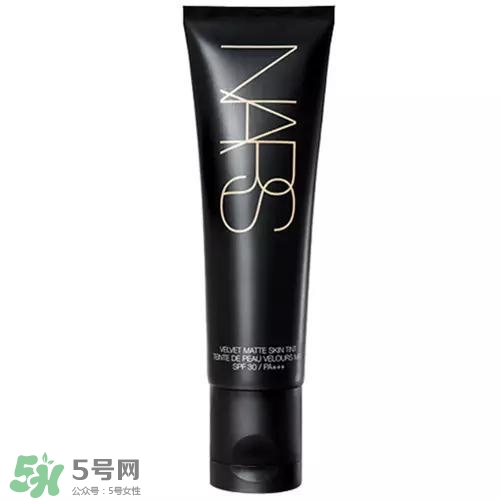 tom ford和nars哪個好？tom ford和nars唇膏口紅對比