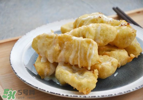 炸香蕉外面包裹的是什么？炸香蕉放面粉好還是淀粉？