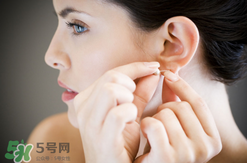 一次性耳釘怎么取下來(lái)？一次性耳釘多久取下來(lái)？