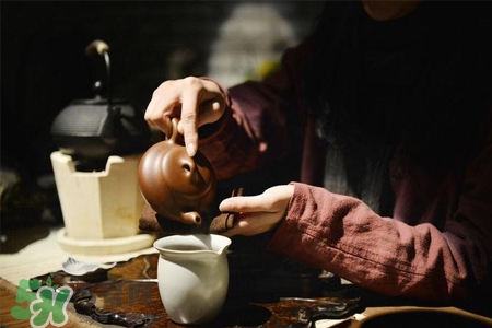 紫砂壺如何鑒別好壞？怎樣辨別紫砂壺的好壞？