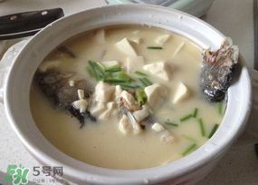 鯽魚湯怎么做才白？鯽魚湯怎么熬成奶白色？