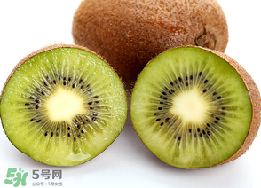 獼猴桃有點硬可以吃嗎？獼猴桃有點硬怎么吃？