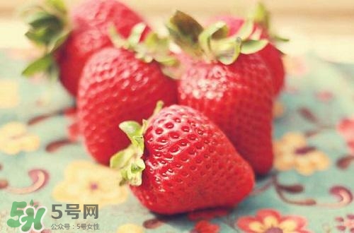 吃草莓大便會變紅嗎？吃草莓大便變紅是怎么回事？