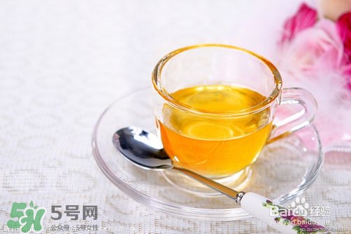 嘴唇干燥是什么原因？嘴唇干裂脫皮怎么辦？