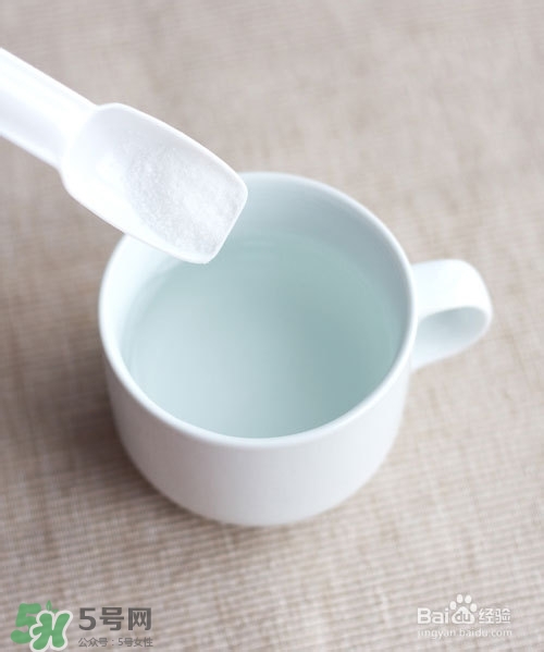 嘴唇干燥是什么原因？嘴唇干裂脫皮怎么辦？