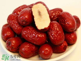 紅棗發(fā)白可以吃嗎？紅棗表面發(fā)白是發(fā)霉嗎？