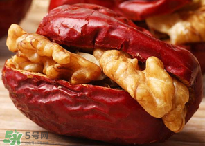 紅棗夾核桃有什么寓意？紅棗夾核桃的寓意