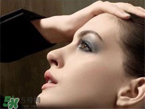 假體隆鼻多久可以化妝？假體隆鼻多久可以敷面膜？