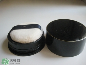 cpb散粉和紀(jì)梵希散粉哪個好？cpb散粉和紀(jì)梵希散粉對比