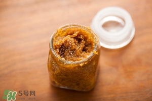 唇部磨砂膏多久用一次？唇部磨砂膏可以天天用嗎？