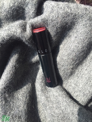 啞光和鏡面口紅哪個(gè)好？啞光口紅和鏡面口紅區(qū)別