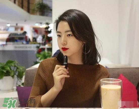 啞光和水潤哪個(gè)好？啞光口紅和水潤口紅區(qū)別