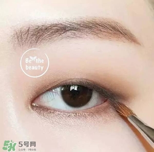 啞光眼影怎么畫？啞光眼影畫法步驟圖解