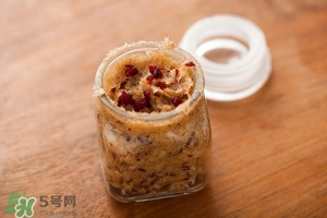 唇部磨砂膏多久用一次？唇部磨砂膏可以天天用嗎？