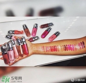 啞光口紅和珠光口紅哪個(gè)好？啞光口紅和珠光區(qū)別
