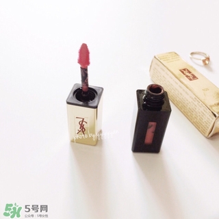 ysl鏡面唇釉和黑管唇釉哪個好？ysl鏡面唇釉和黑管唇釉區(qū)別