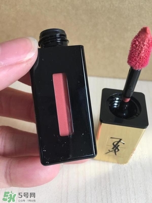 ysl鏡面唇釉和黑管唇釉哪個好？ysl鏡面唇釉和黑管唇釉區(qū)別