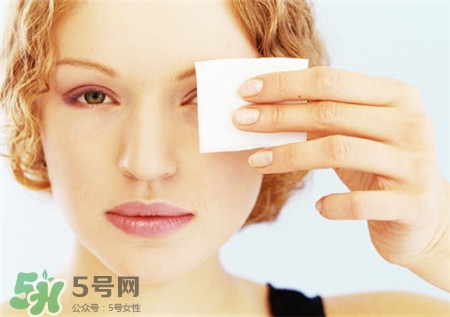 臉上長(zhǎng)痘痘可以用bb霜嗎？用bb霜會(huì)長(zhǎng)痘痘嗎？
