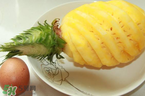菠蘿削皮可以直接吃嗎？菠蘿削皮直接吃有毒嗎？