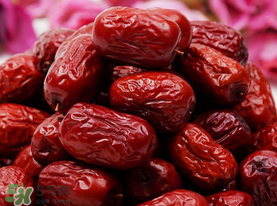 紅棗外面白色的是什么？紅棗上面有一層白的是什么東西？