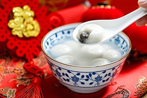 黑芝麻生吃好還是熟吃好 黑芝麻怎么吃最好 黑芝麻生吃好還是熟吃好 黑芝麻怎么吃最好