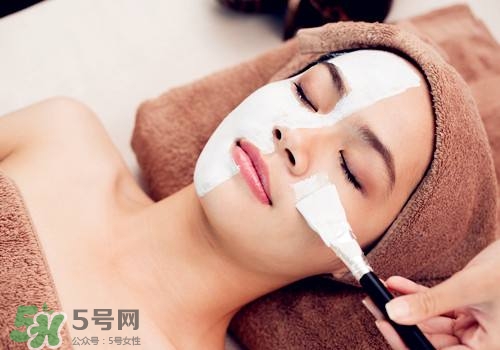 卸妝水和卸妝油的區(qū)別？卸妝水和卸妝油有什么不一樣？