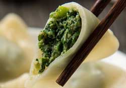 薺菜包餃子必須焯水嗎？薺菜包餃子要焯水嗎？
